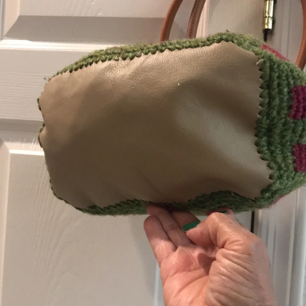 Handcrafted Crochet Green & Berry Tote Bag with Leather Handles - Picture 3 of 7